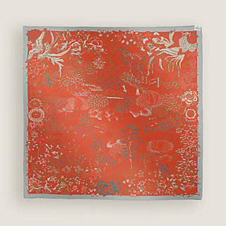 華麗に重なる美 HERMES Mille Feuilles de Soie スカーフ Mille Feuilles de Soie double face scarf 90 | Hermès Australia